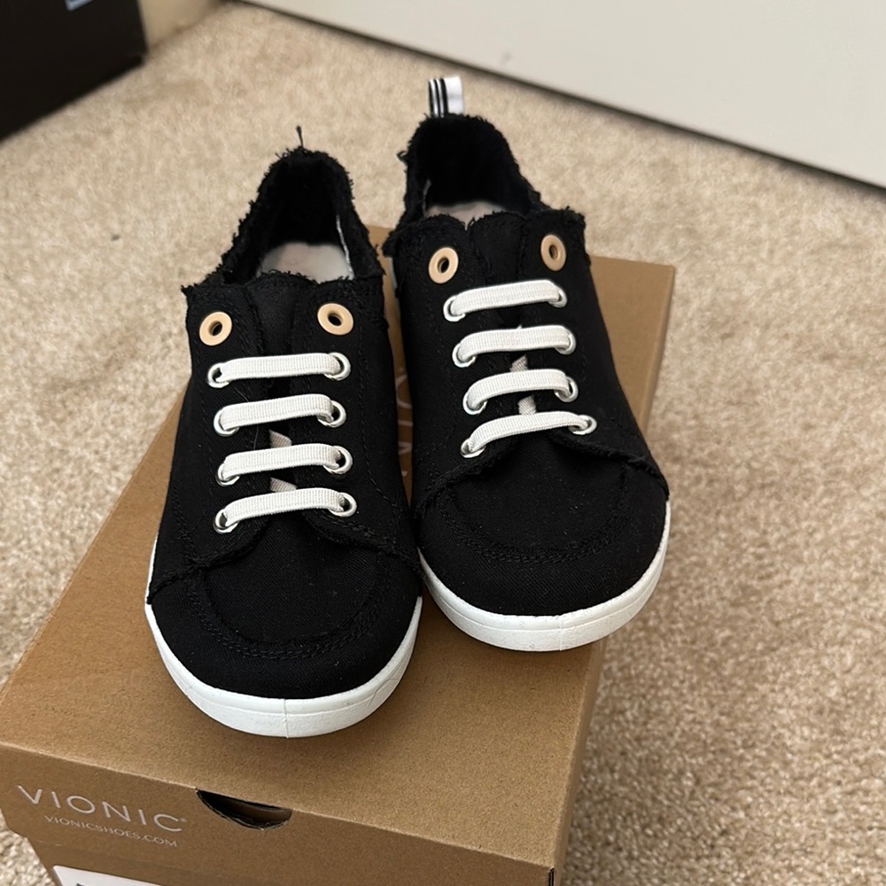 Vionic Black and White Sneakers